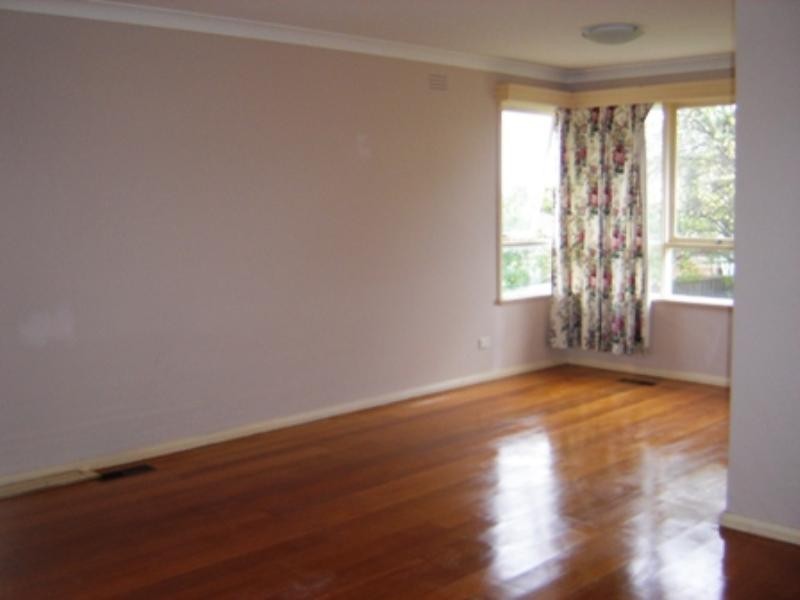 7 Lorraine Drive, Burwood East VIC 3151