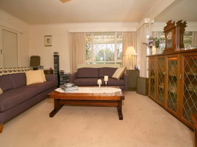 10 Taylor Avenue, Burwood East VIC 3151