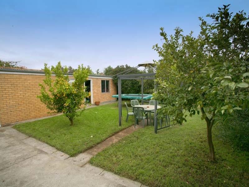 10 Taylor Avenue, Burwood East VIC 3151