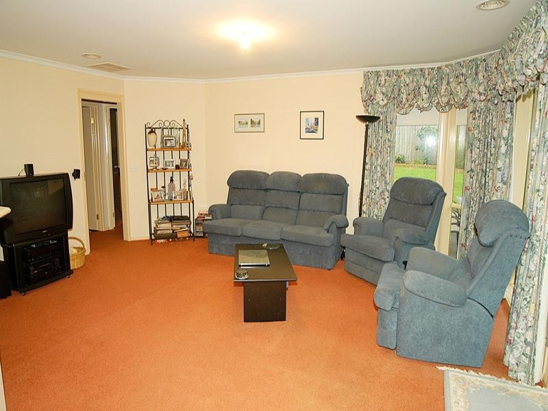 6 Ashcroft Grove, Blackburn South VIC 3130