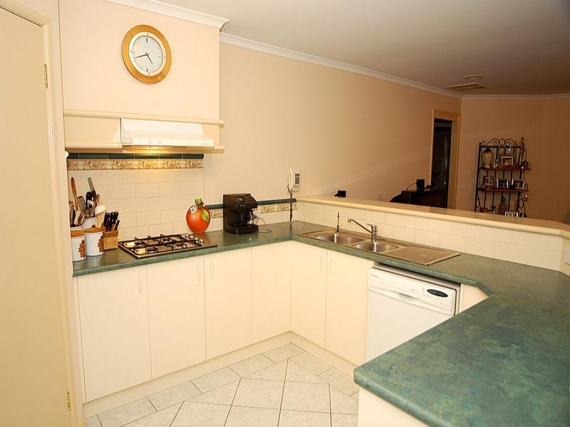 6 Ashcroft Grove, Blackburn South VIC 3130