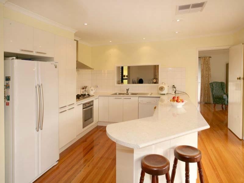 30 Blazey Road, Croydon South VIC 3136