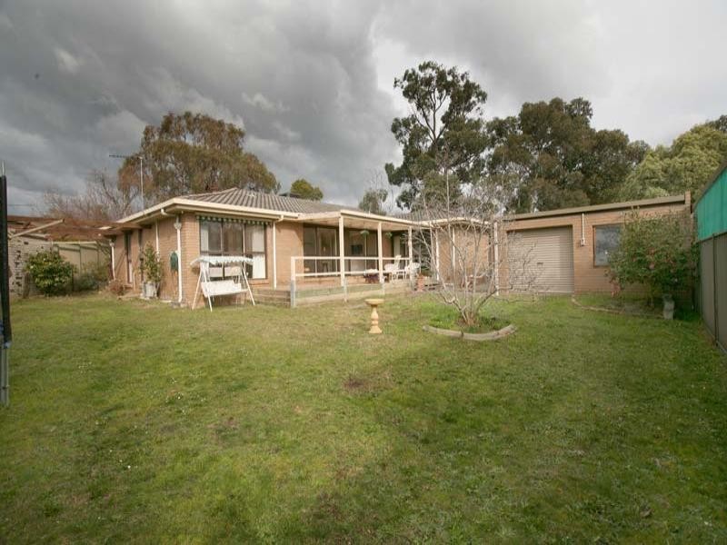 30 Blazey Road, Croydon South VIC 3136