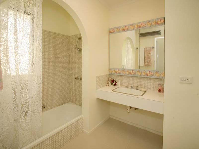 30 Blazey Road, Croydon South VIC 3136