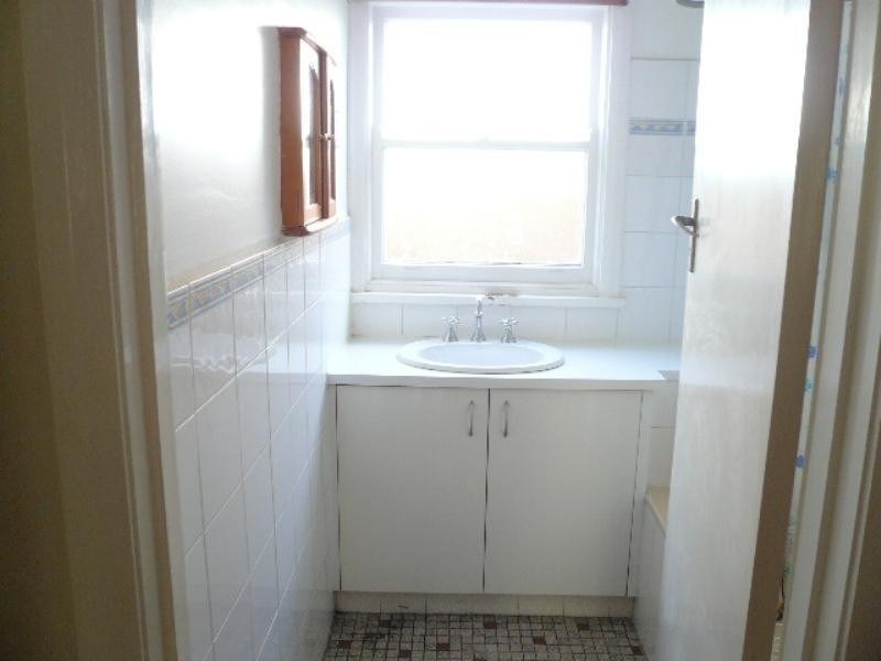 16 Campbell Parade, Box Hill South VIC 3128