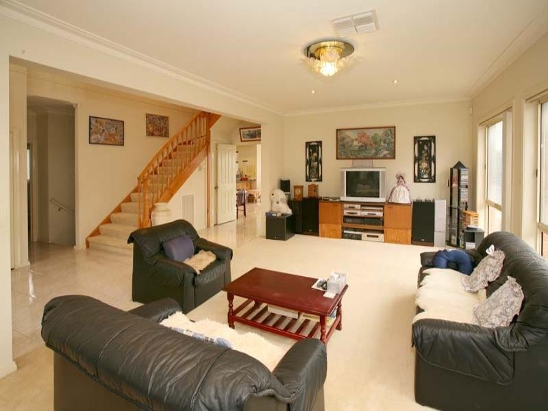 15 William Hovell Drive, Endeavour Hills VIC 3802