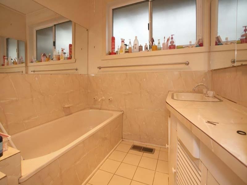 17 Akuna Avenue, Notting Hill VIC 3168