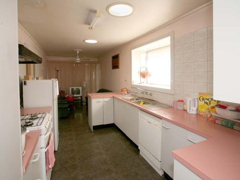 17 Akuna Avenue, Notting Hill VIC 3168