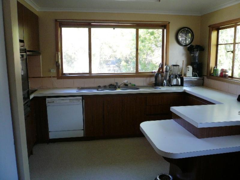 10 Hillside Crescent, Blackburn VIC 3130