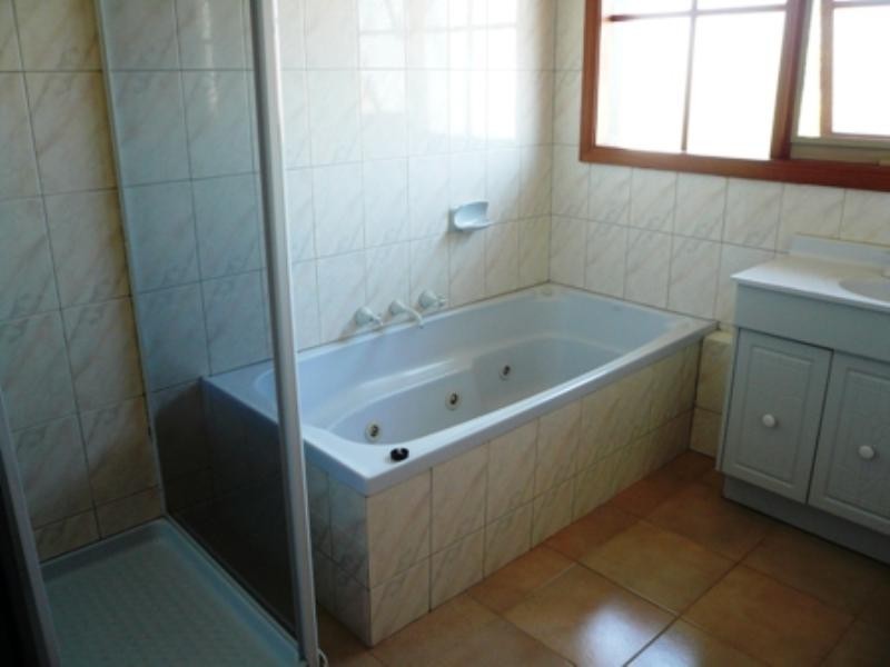 1/100 Church Road, Doncaster VIC 3108