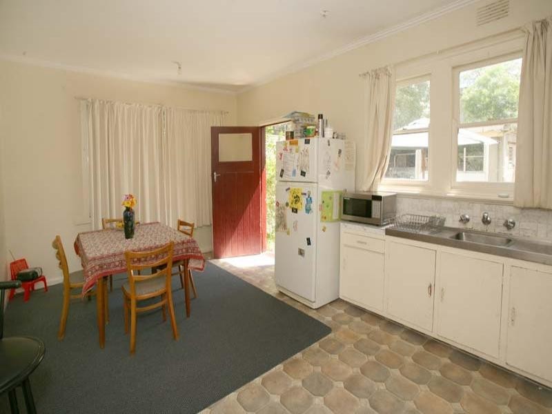 99 Lake Road, Blackburn VIC 3130