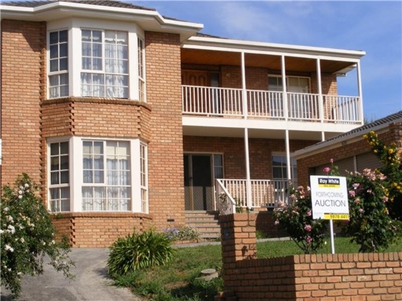 7 Greenbank Drive, Mooroolbark VIC 3138