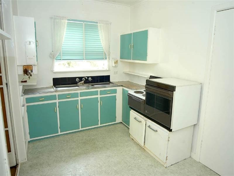 16 Forest Road, Forest Hill VIC 3131