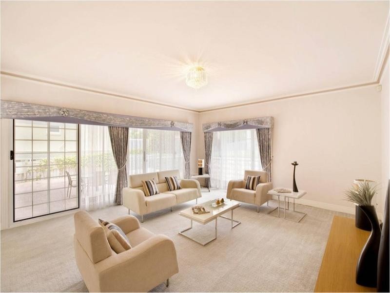 44 Tidcombe Crescent, Doncaster East VIC 3109