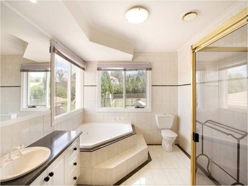 44 Tidcombe Crescent, Doncaster East VIC 3109