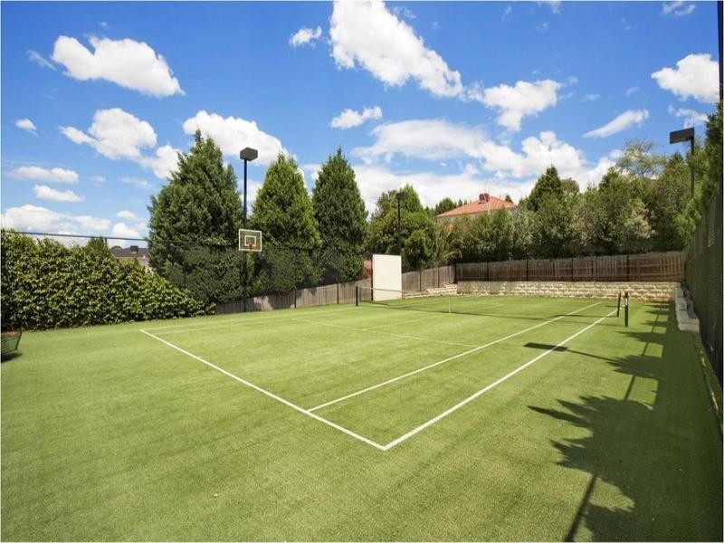 44 Tidcombe Crescent, Doncaster East VIC 3109