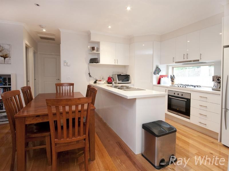 2/370 Middleborough Road, Blackburn VIC 3130