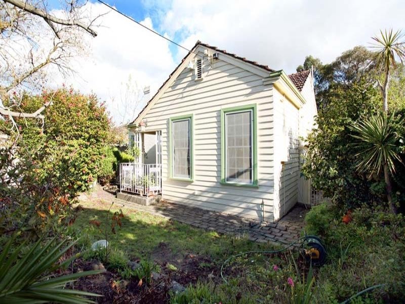 18 Queen Street, Blackburn VIC 3130