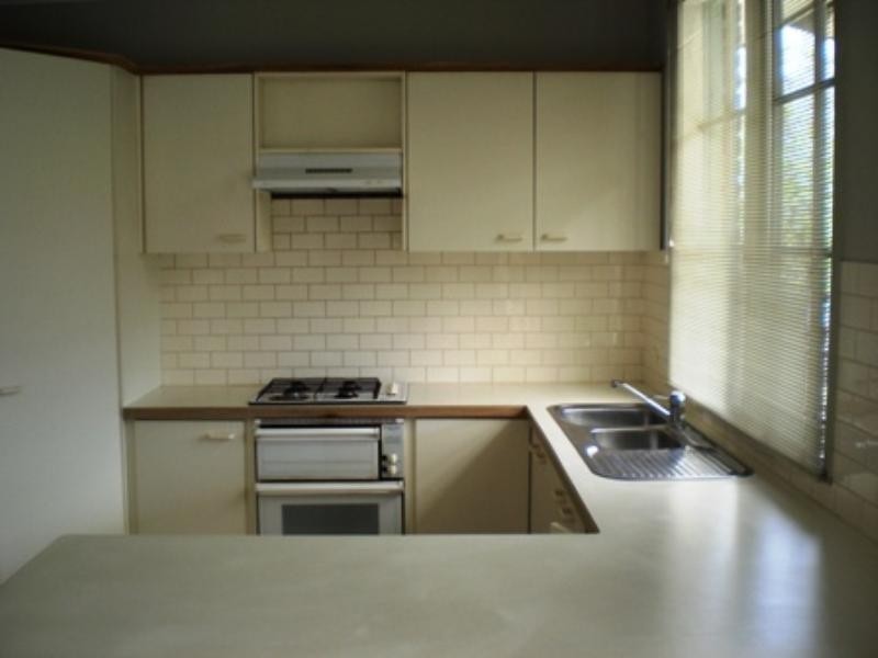 2/67 Middleborough Road, Burwood VIC 3125