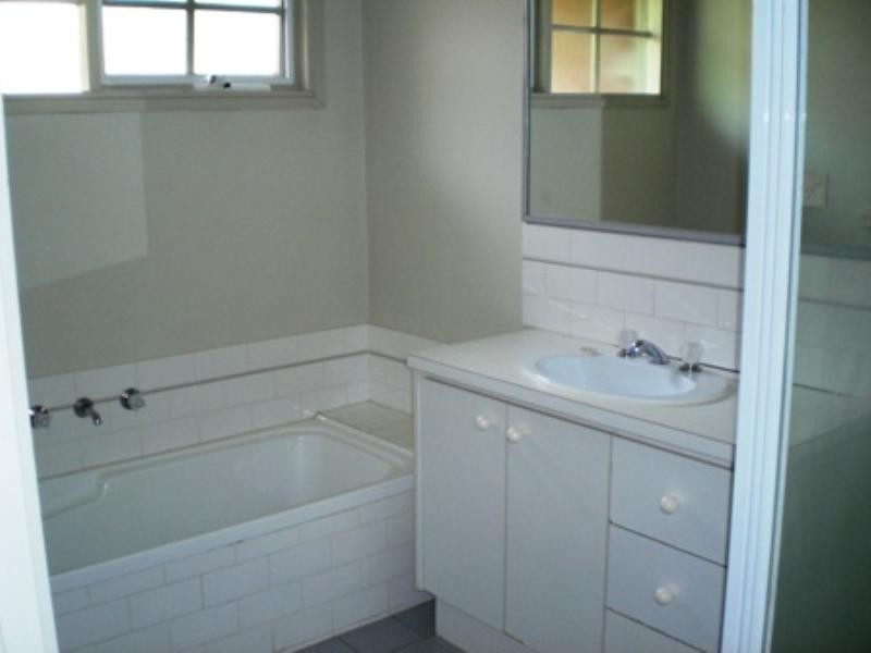 2/67 Middleborough Road, Burwood VIC 3125