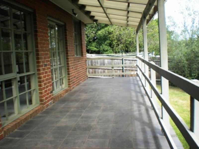 2/67 Middleborough Road, Burwood VIC 3125