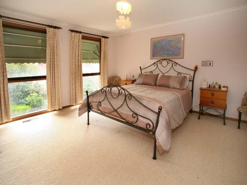 2 Wakefield Rise, Endeavour Hills VIC 3802