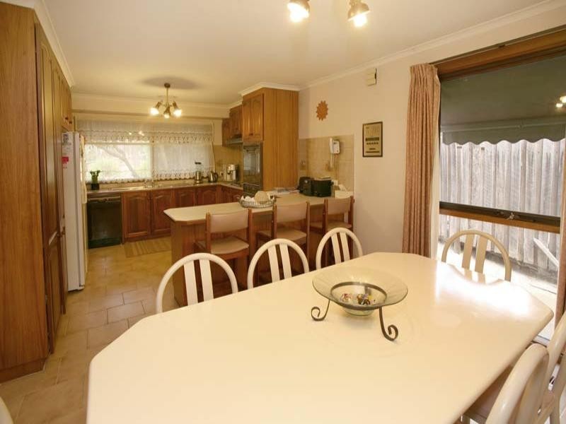 2 Wakefield Rise, Endeavour Hills VIC 3802