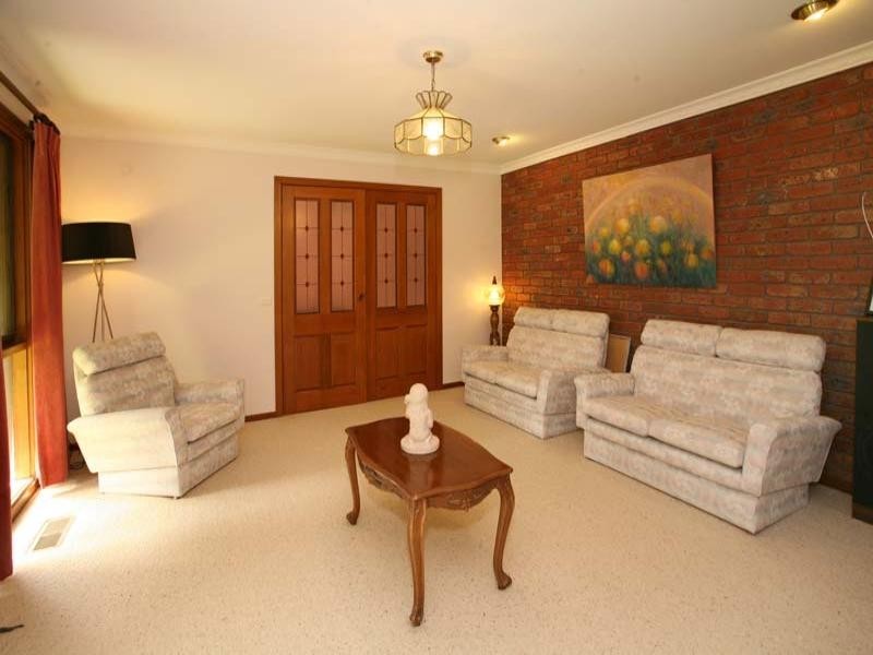 2 Wakefield Rise, Endeavour Hills VIC 3802