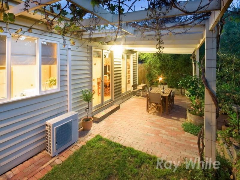 2 Queen Street, Blackburn VIC 3130