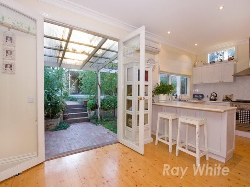 2 Queen Street, Blackburn VIC 3130