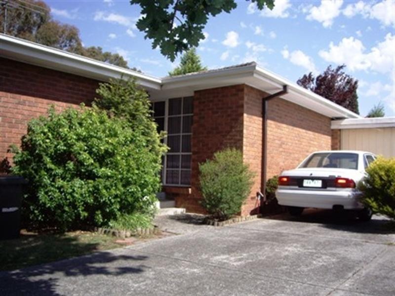 2/2 CLANBRAE Avenue, Burwood VIC 3125