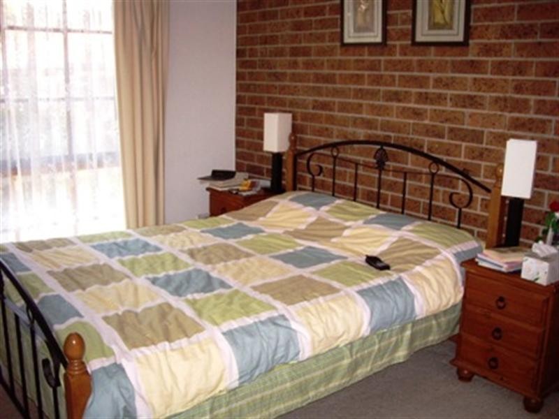 2/2 CLANBRAE Avenue, Burwood VIC 3125