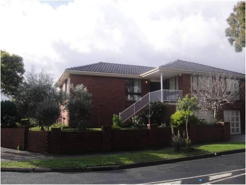 45 Robinlee Avenue, Burwood East VIC 3151