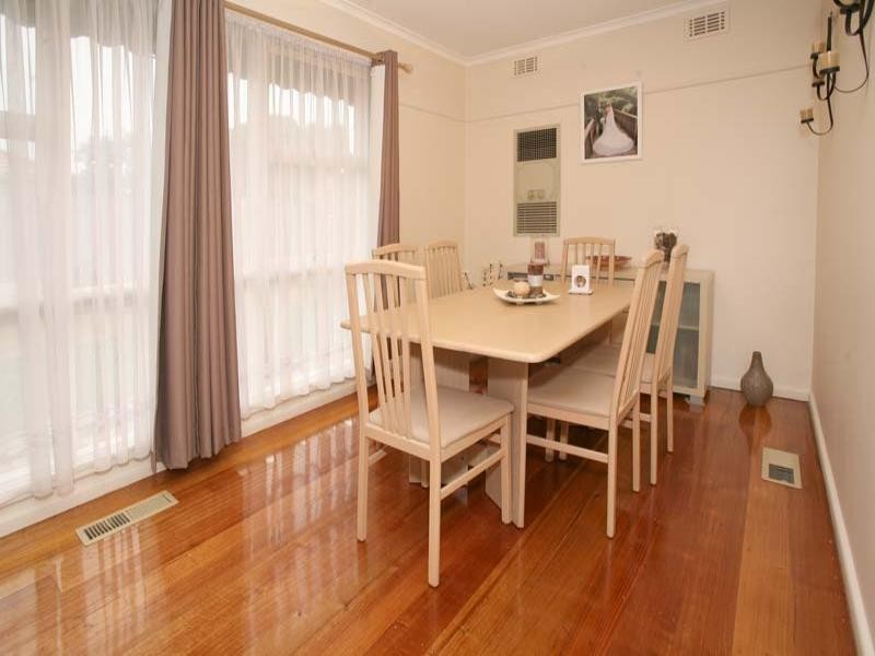 9 Parkmore Road, Forest Hill VIC 3131