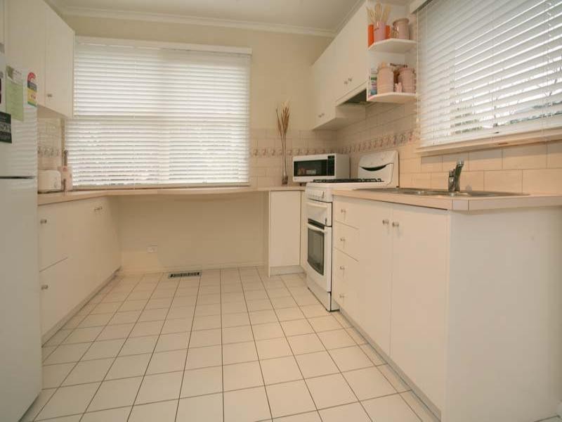 9 Parkmore Road, Forest Hill VIC 3131