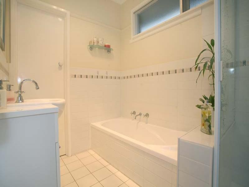 9 Parkmore Road, Forest Hill VIC 3131