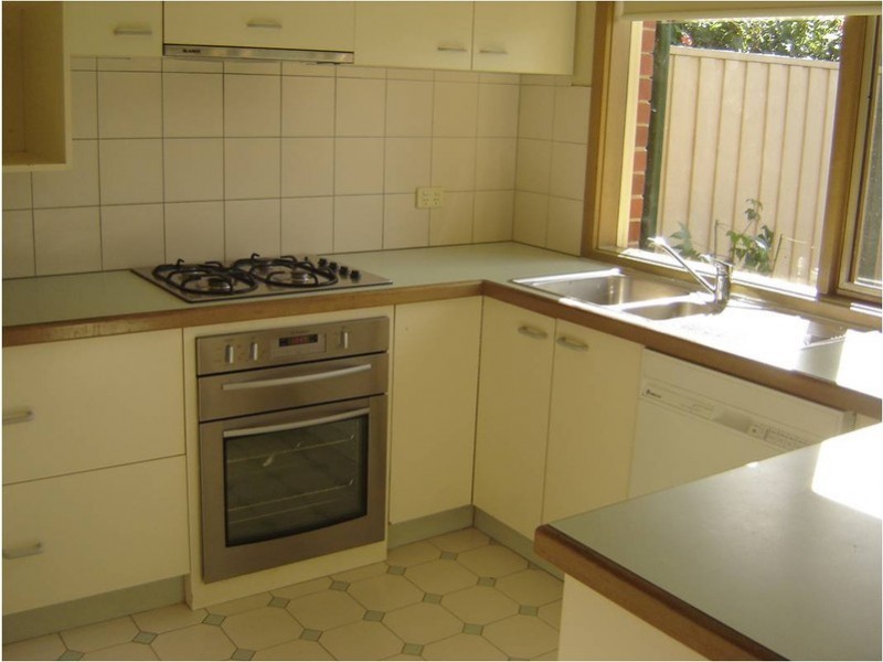 4 Branksome Grove, Blackburn South VIC 3130
