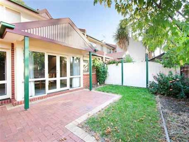 4 Branksome Grove, Blackburn South VIC 3130