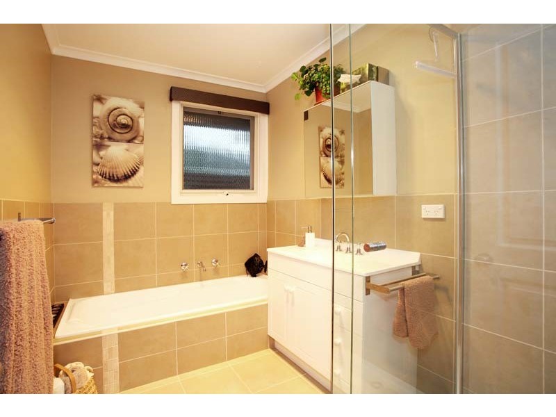 48 Robinlee Avenue, Burwood East VIC 3151