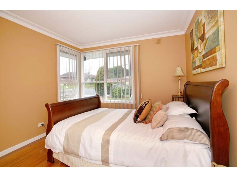 48 Robinlee Avenue, Burwood East VIC 3151