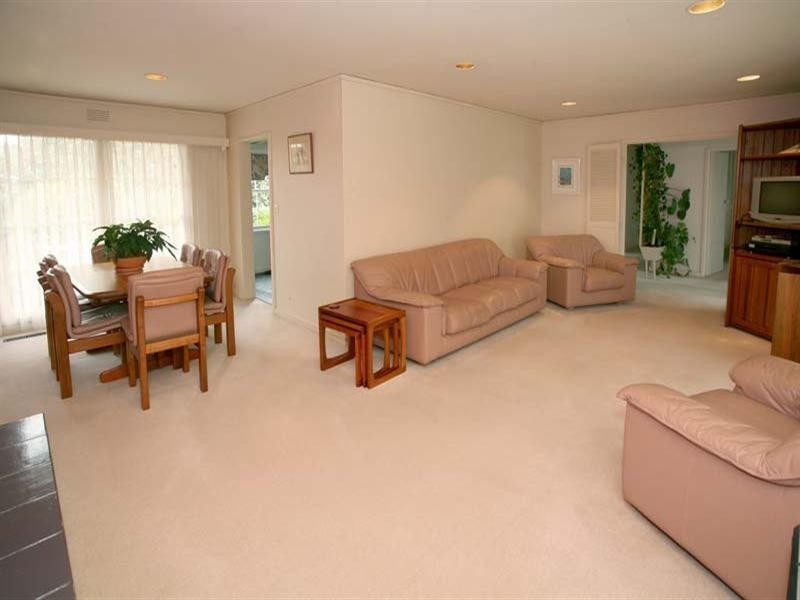 3 Lindisfarne Drive, Burwood East VIC 3151