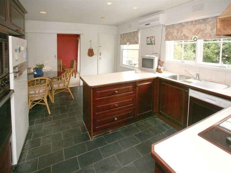 3 Lindisfarne Drive, Burwood East VIC 3151