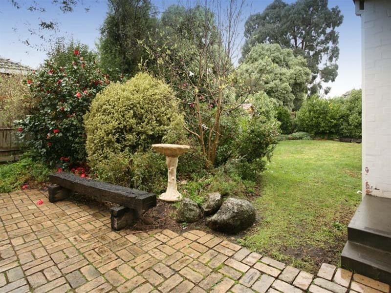 3 Lindisfarne Drive, Burwood East VIC 3151