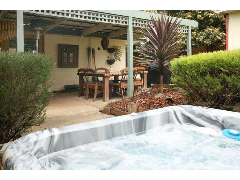 8 Ophelia Street, Ferntree Gully VIC 3156