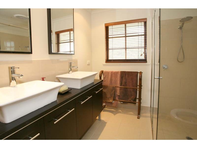 8 Ophelia Street, Ferntree Gully VIC 3156