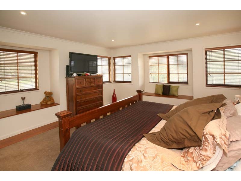 8 Ophelia Street, Ferntree Gully VIC 3156