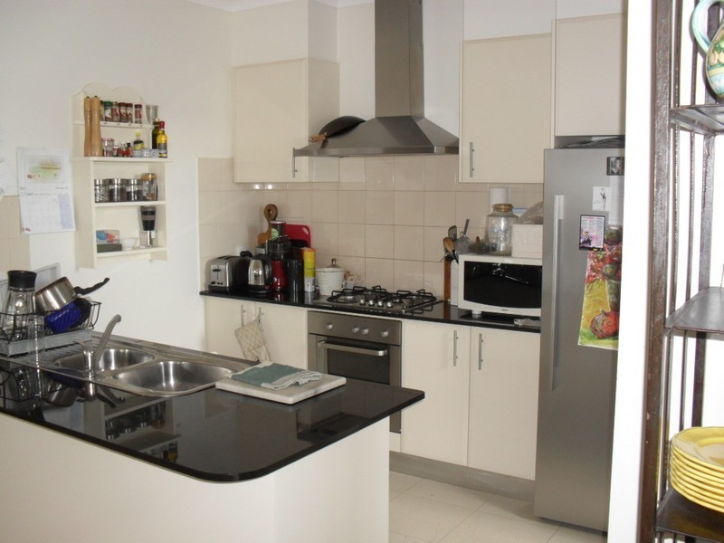 2/9 Poole Street, Burwood VIC 3125