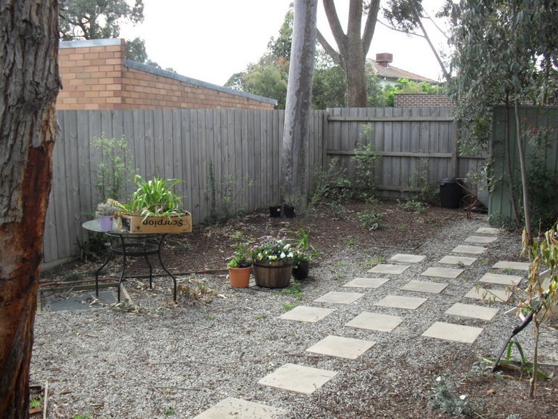 2/9 Poole Street, Burwood VIC 3125