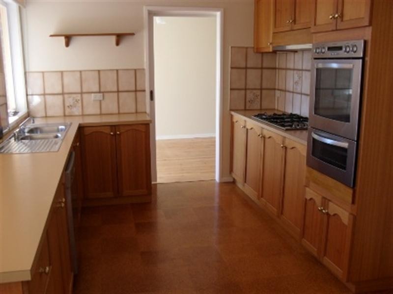 52 Crossman Drive, Croydon Hills VIC 3136