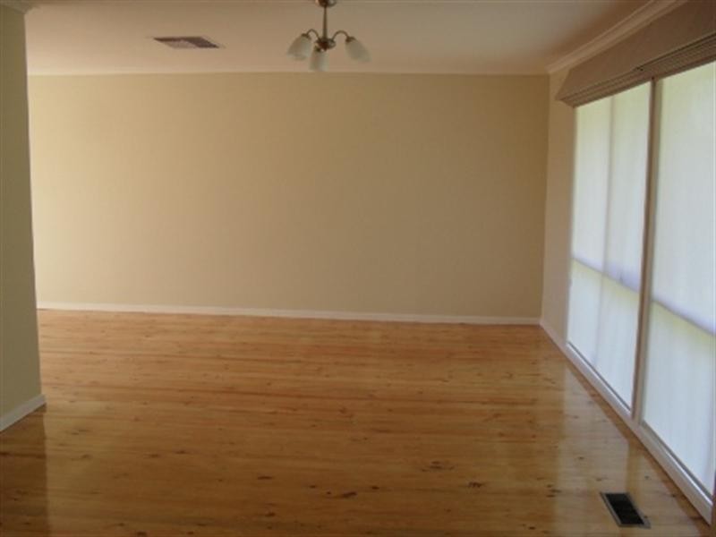 52 Crossman Drive, Croydon Hills VIC 3136